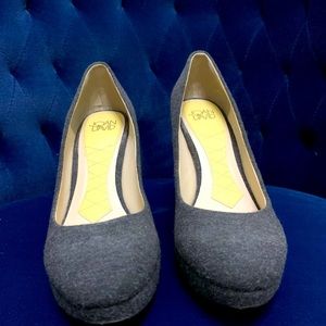 Joan & David Women’s Charcoal Grey “Flipp” Flannel Platform Heels (size 9.5).
